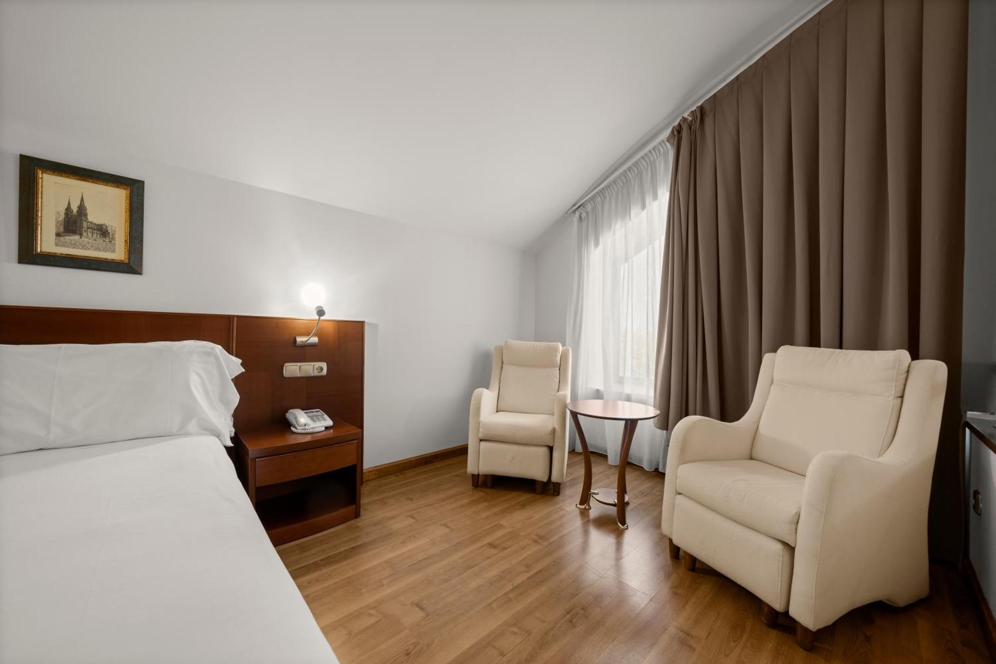 Hotel Zentral Rey Pelayo 4*